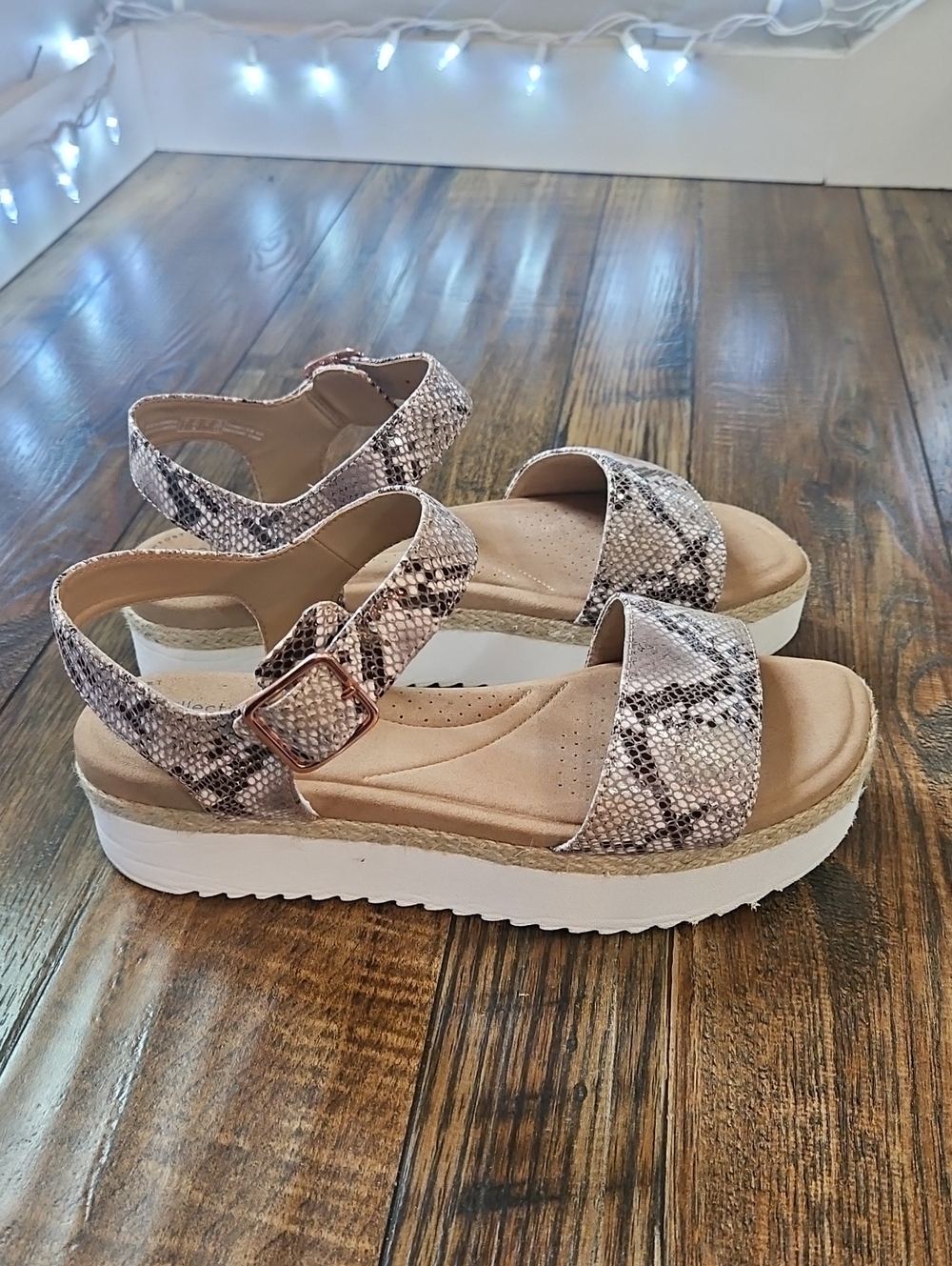 Clarks Women's Comfortable Snake Print Platform Sandals - Neutral Summer Beachy